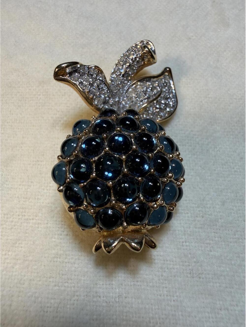 Vintage Signed Swarovski Gold Tone Blue Crystal Blueberry Fruit Pin Brooch